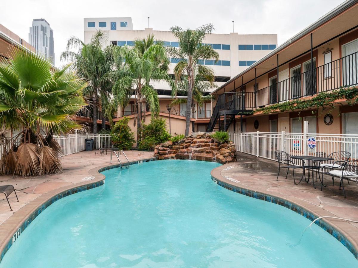 Oyo Hotel & Apartments Houston Galleria Zewnętrze zdjęcie