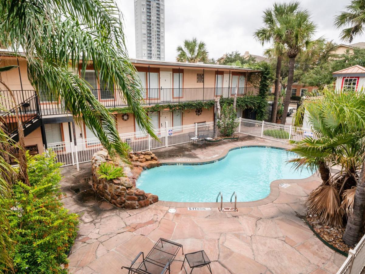 Oyo Hotel & Apartments Houston Galleria Zewnętrze zdjęcie