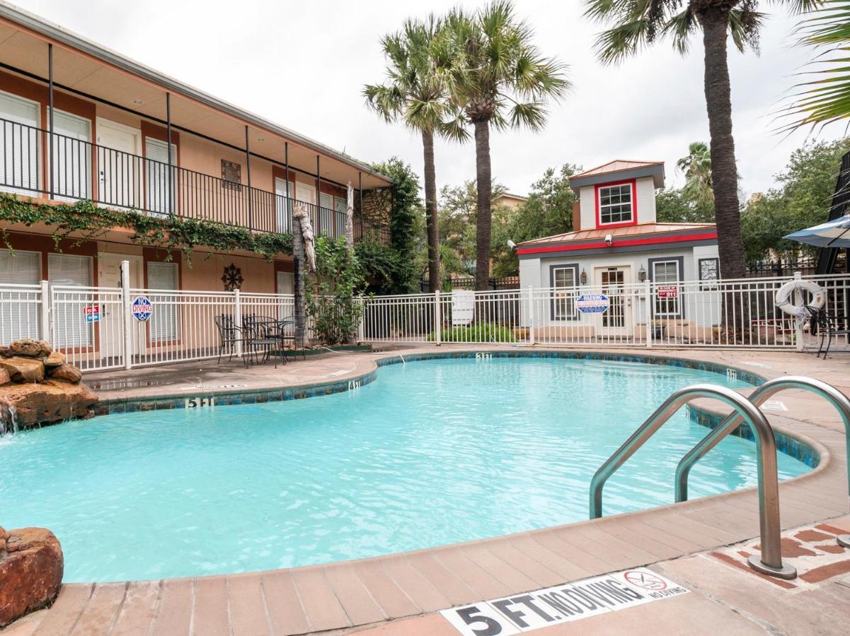 Oyo Hotel & Apartments Houston Galleria Zewnętrze zdjęcie
